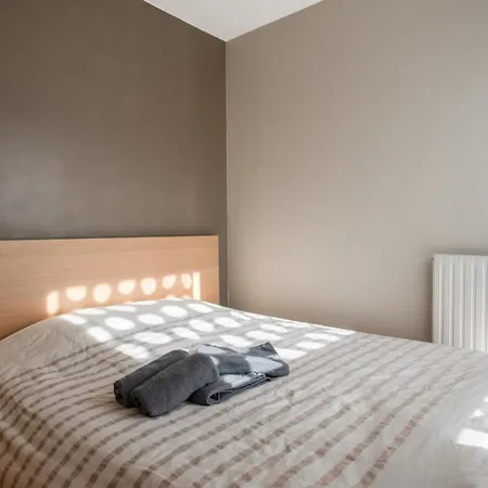 Sunny Flat With Balcony And Parking Very Close To Old City - Welkeys