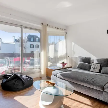 Sunny Flat With Balcony And Parking Very Close To Old City - Welkeys Apartment *